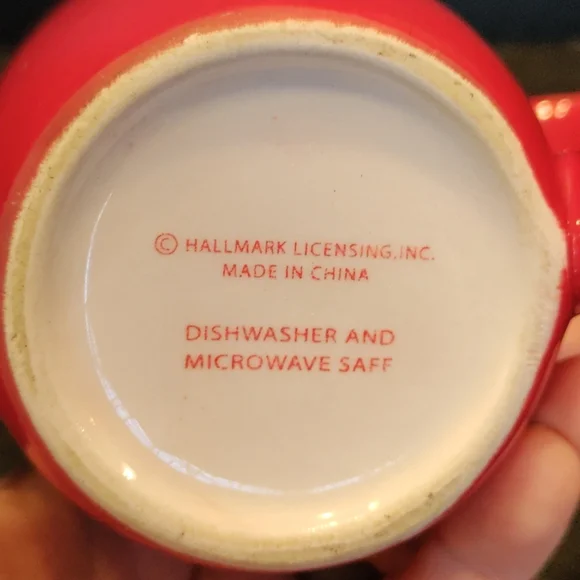 Hallmark heart "hugs & kisses" mug - Picture 7 of 15